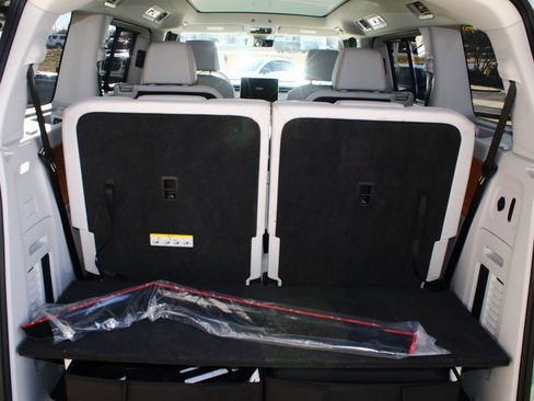 Used 2025 Volkswagen ID. Buzz 1st Edition image 11