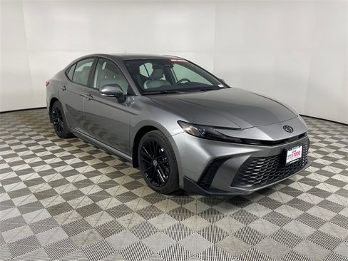 Used 2025 Toyota Camry SE image 25