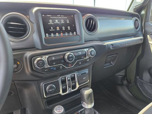 Used 2023 Jeep Wrangler Unlimited w/ Convenience Group AWD/4WD image 22