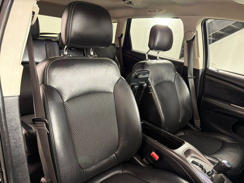 Used 2019 Dodge Journey Crossroad FWD image 24
