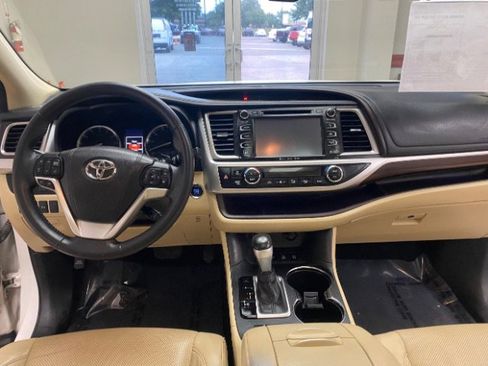 Used 2016 Toyota Highlander Limited AWD/4WD image 19