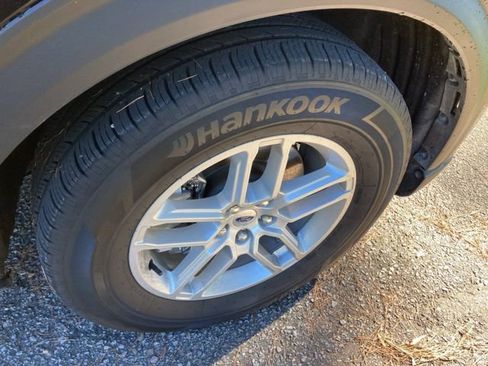 Used 2025 Ford Explorer Active w/ Active Comfort Package image 17