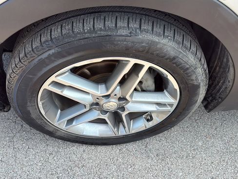 Used 2017 Hyundai Santa Fe Limited image 29