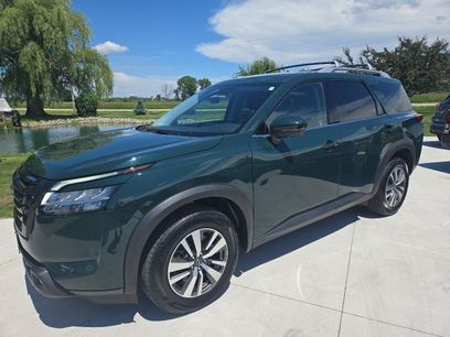 Used 2023 Nissan Pathfinder SL w/ Black Appearance Package