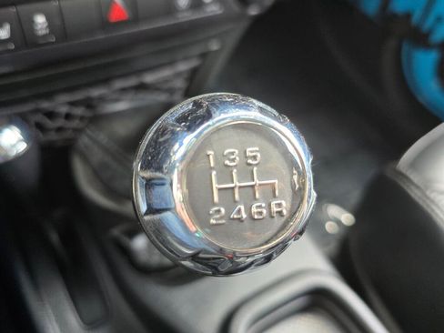 Used 2017 Jeep Wrangler Unlimited Sahara AWD/4WD image 43