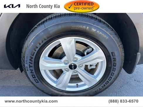 Certified 2025 Kia Sorento LX image 38
