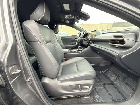 Used 2024 Toyota Crown Limited image 25