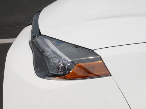 Used 2018 Toyota Corolla LE w/ LE Premium Package w/Moonroof FWD image 16