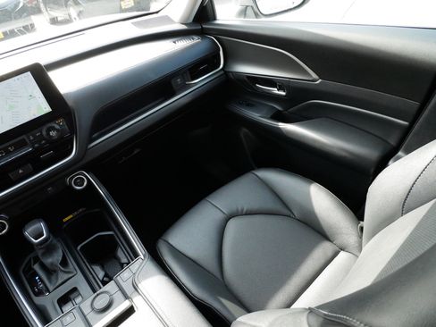 Used 2025 Toyota Grand Highlander AWD Hybrid image 11