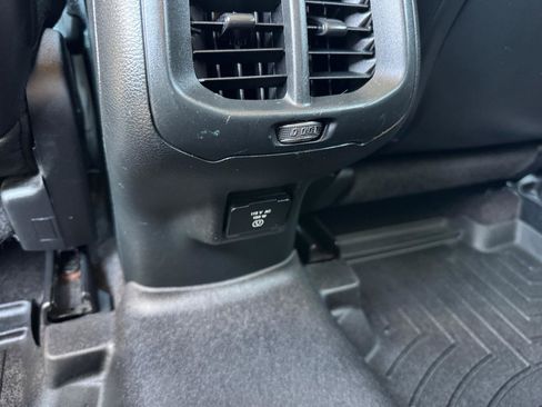 Used 2016 Jeep Cherokee Limited image 9