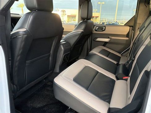 Used 2023 Ford Bronco Wildtrak image 28