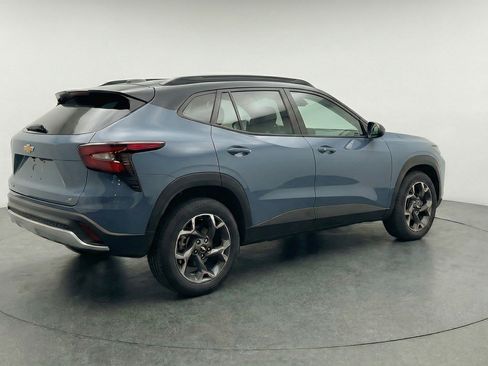 Used 2025 Chevrolet Trax LT FWD image 9