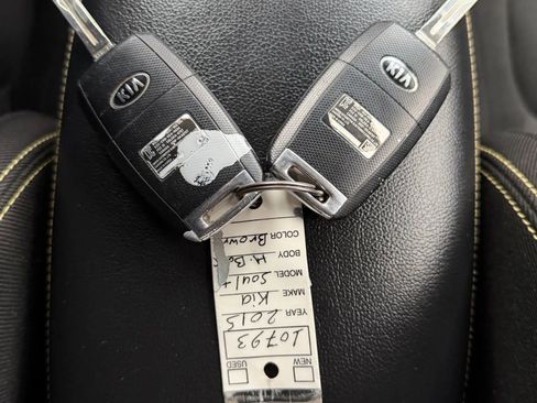 Used 2015 Kia Soul + image 37