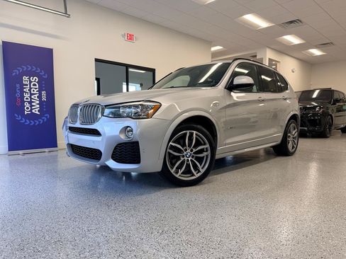 Used 2017 BMW X3 sDrive28i RWD image 2