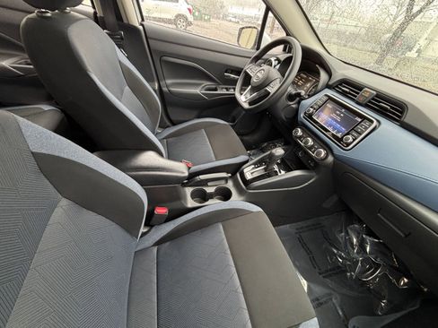 Used 2025 Nissan Versa SV image 24
