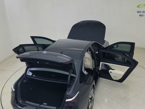 Used 2023 BMW i7 xDrive60 AWD/4WD image 93