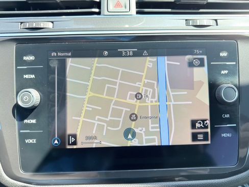 Used 2022 Volkswagen Tiguan SEL R-Line image 35