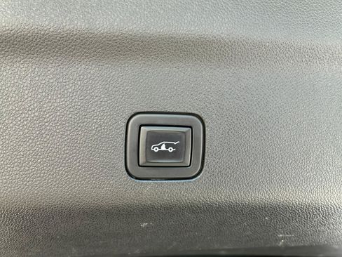 Used 2021 Chevrolet Suburban Z71 w/ Z71 Signature Package AWD/4WD image 34