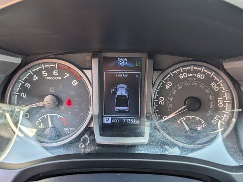 Used 2020 Toyota Tacoma TRD Sport w/ Technology Package AWD/4WD image 19