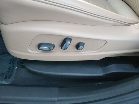 Used 2025 Cadillac XT6 Premium Luxury w/ Platinum Package image 11