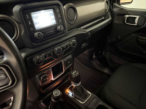 Used 2018 Jeep Wrangler Unlimited Sport image 34