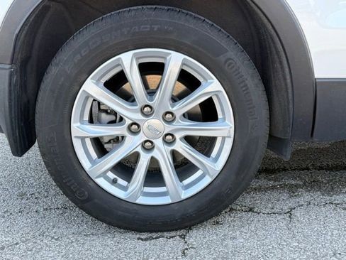 Used 2023 Cadillac XT4 Luxury w/ Cold Weather Package FWD image 9