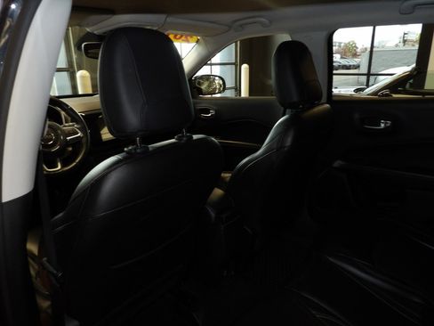 Used 2018 Jeep Compass Latitude w/ Cold Weather Group image 21