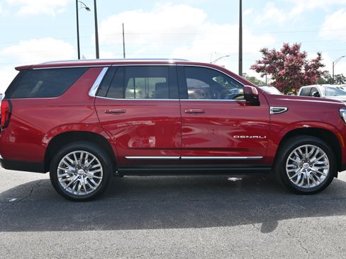 Used 2025 GMC Yukon Denali w/ Sun & Power Step Package AWD/4WD image 11