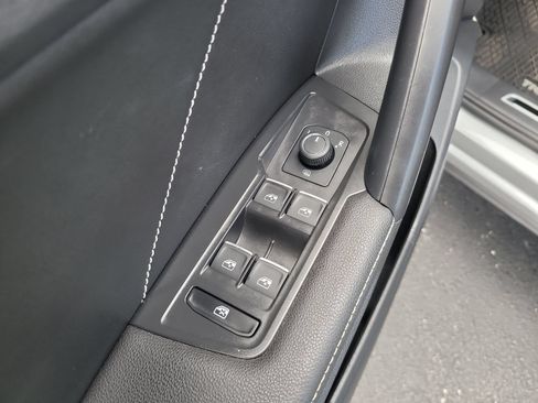 Used 2023 Volkswagen Tiguan SE R-Line FWD image 15