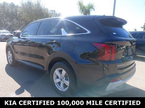 Certified 2025 Kia Sorento LX image 7