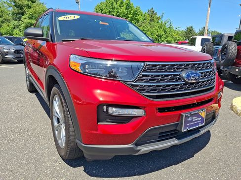Certified 2024 Ford Explorer XLT w/ Equipment Group 202A AWD/4WD image 2
