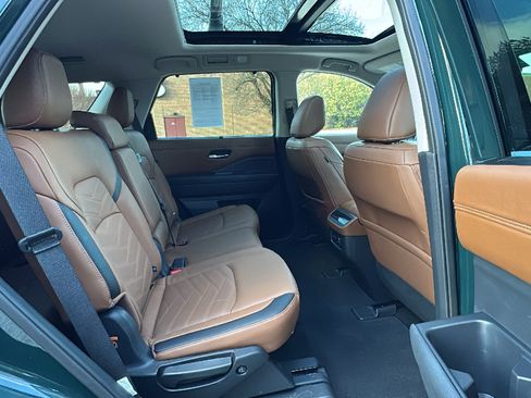 Certified 2025 Nissan Pathfinder Platinum w/ Cargo Package image 25