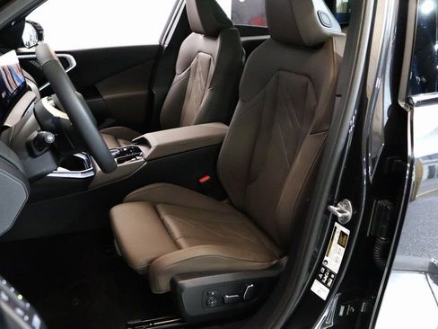 Used 2025 BMW X3 xDrive30i w/ Premium Package image 2