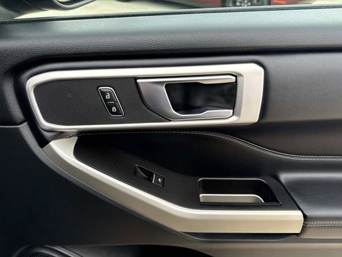 Used 2021 Ford Explorer XLT image 14