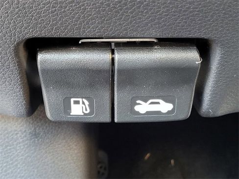 Used 2022 Nissan Rogue Sport SV image 17