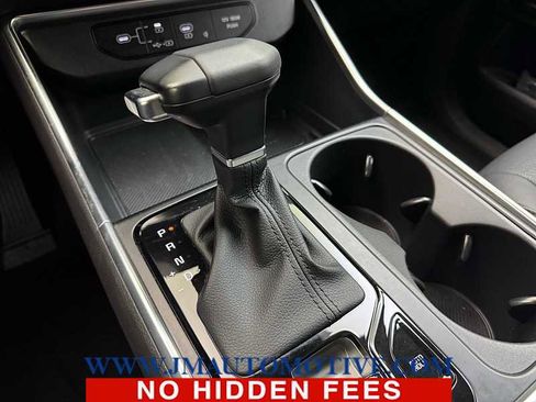 Used 2025 Kia Carnival SX Prestige image 33