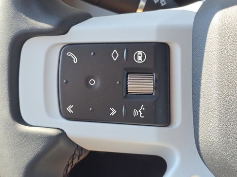 Used 2025 Land Rover Defender 110 X-Dynamic SE image 16