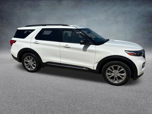 Used 2020 Ford Explorer XLT w/ Equipment Group 202A RWD image 9