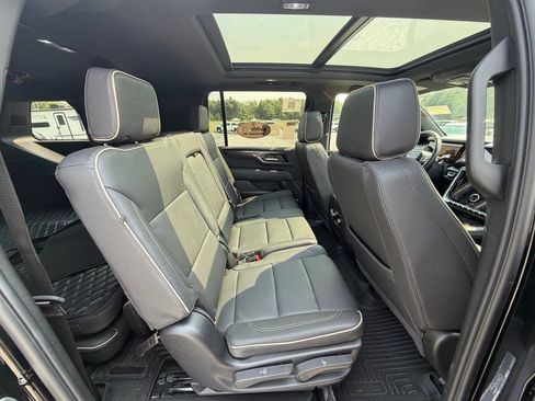 Used 2025 GMC Yukon XL Elevation AWD/4WD image 12