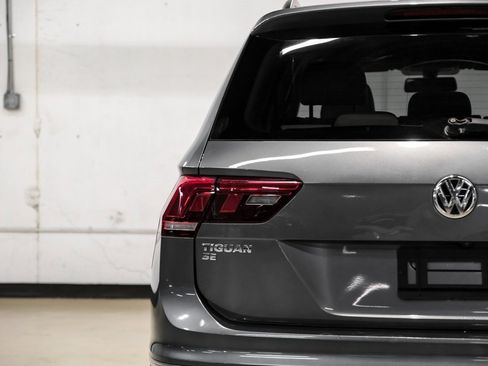 Used 2018 Volkswagen Tiguan SE image 50