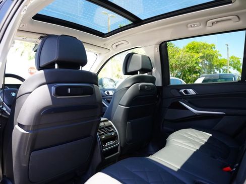 Used 2025 BMW X7 xDrive40i AWD/4WD image 16