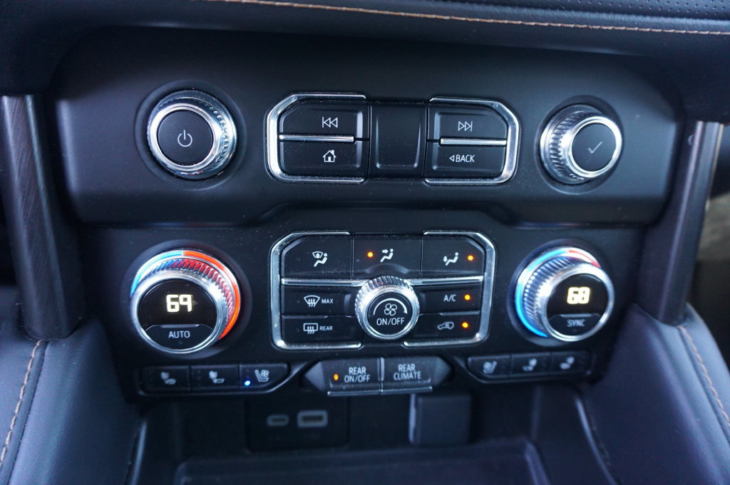 Used 2024 GMC Yukon AT4 w/ AT4 Premium Plus Package AWD/4WD image 13