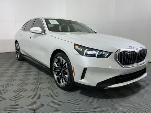 Certified 2024 BMW i5 eDrive40i w/ Premium Package image 3