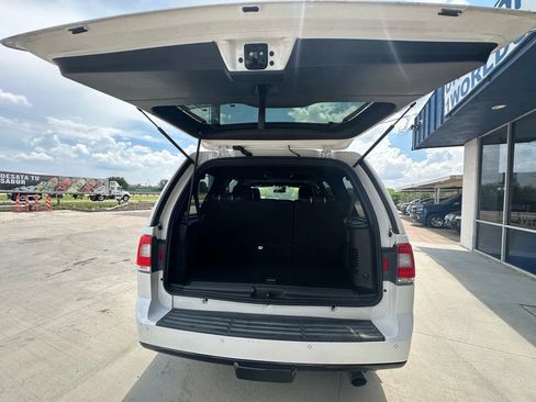 Used 2016 Lincoln Navigator Reserve image 9
