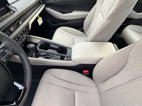 Used 2025 Honda Accord SE image 18