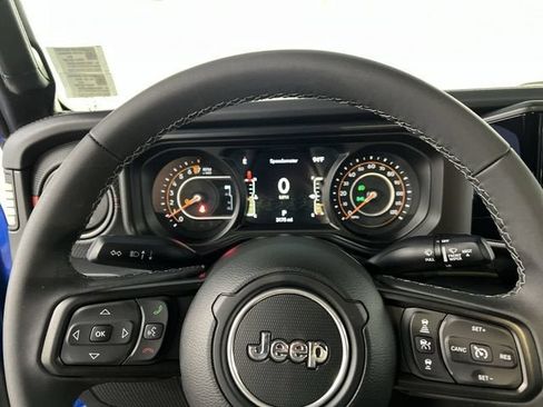 Used 2025 Jeep Gladiator Rubicon AWD/4WD image 11