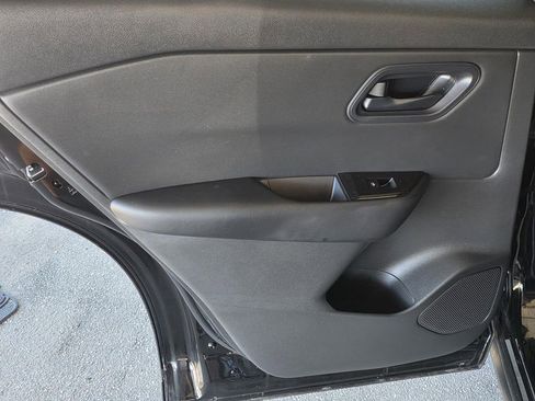 Used 2024 Nissan Rogue S FWD image 31