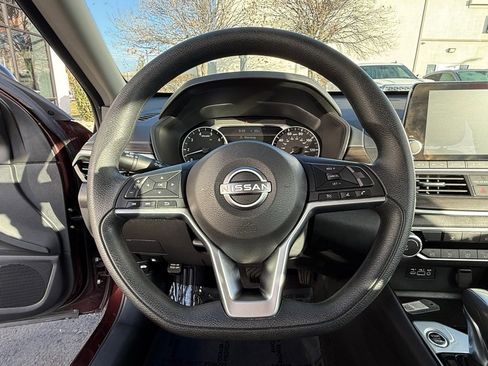 Used 2024 Nissan Altima 2.5 SV image 14