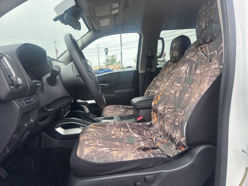 Used 2025 Nissan Frontier SV AWD/4WD image 5