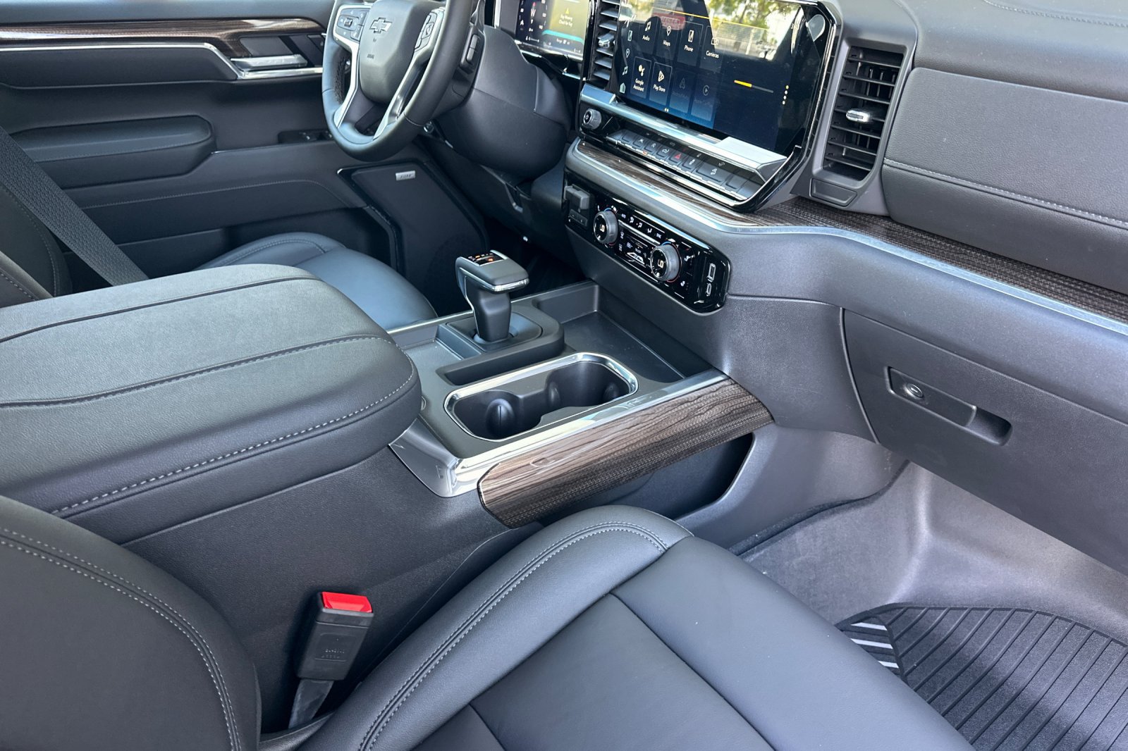 New 2026 Chevrolet Silverado 1500 LT Trail Boss w/ Dark Appearance Package AWD/4WD image 16
